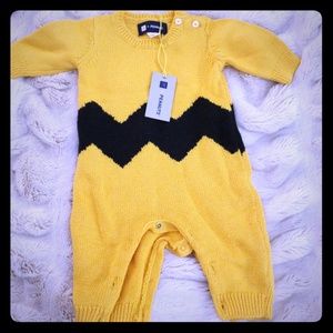 BabyGap Charlie Brown Peanuts Sweater Knit Onesie